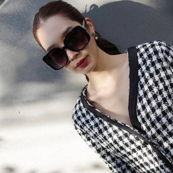 Gucci GG1029SA 001 Sunglasses Black Square Frame, Grey Gradient Lenses main image 4